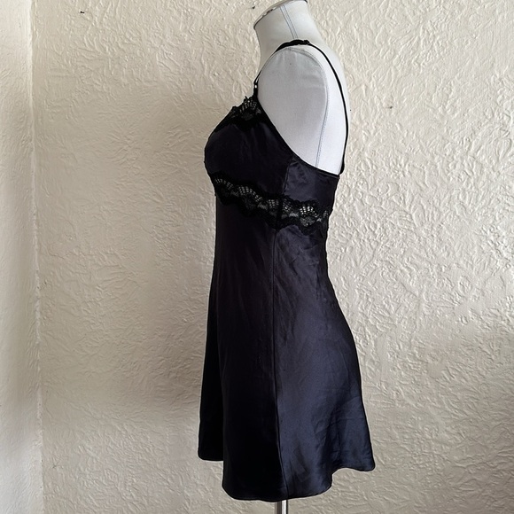 Victoria’s Secret Dark Gray Satin Black Floral Lace Slip Medium Flaws - Picture 4 of 10